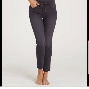 Billabong side by side tye dark jeans